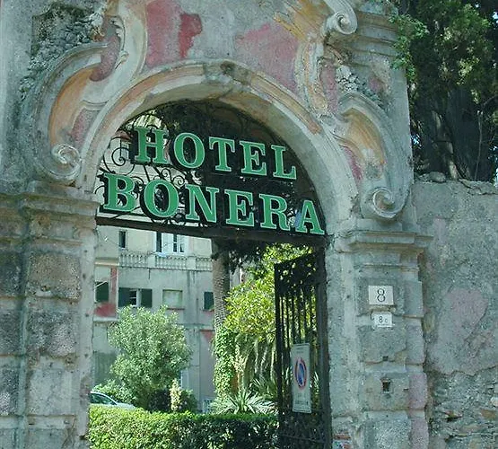 Bonera Hotel 2*
